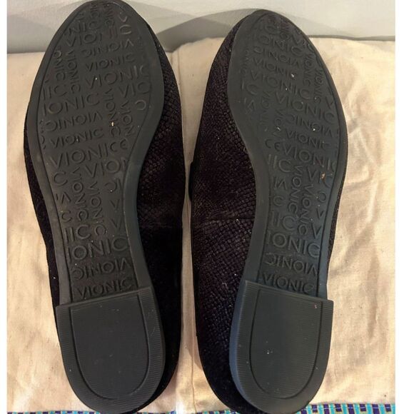 Vionic Black Suede Flats - Size 7 - Picture 5 of 7